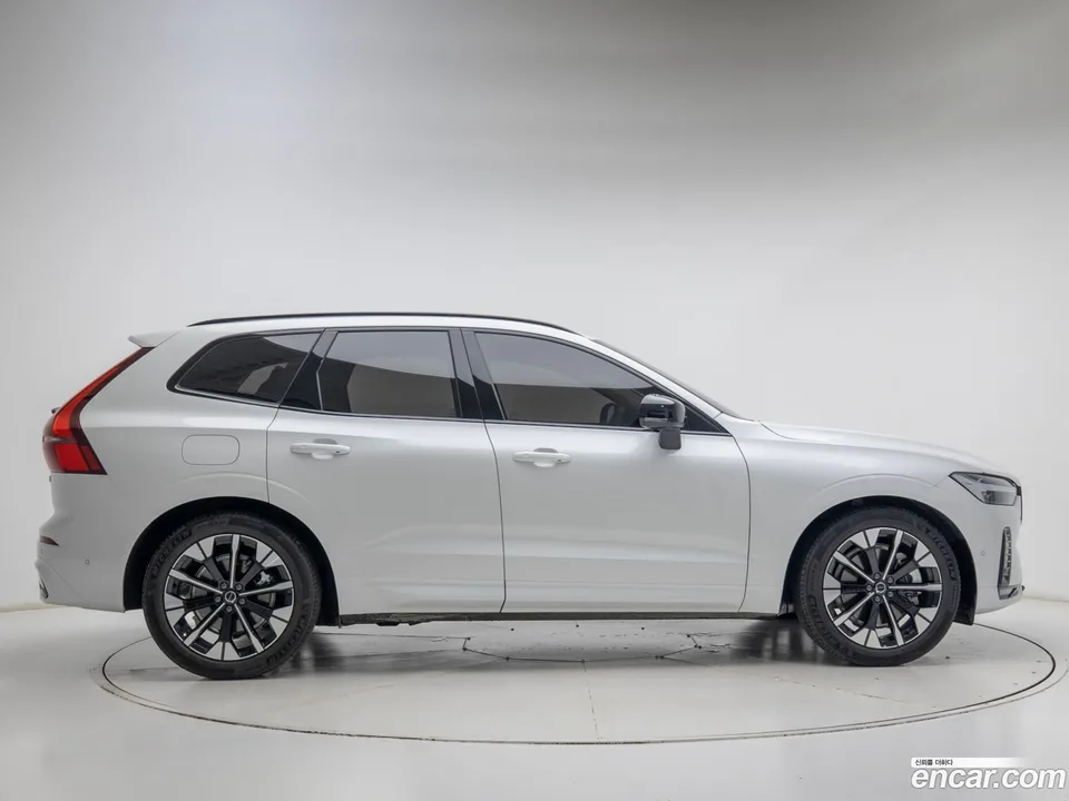Volvo XC60 B5 2026 — thumbnail 2