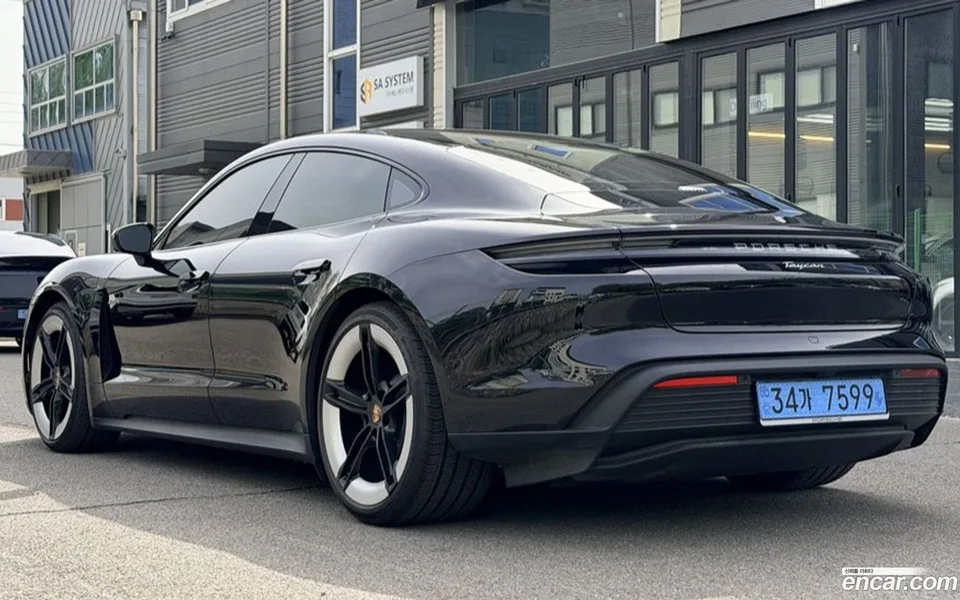 Porsche Taycan 2025 — thumbnail 2