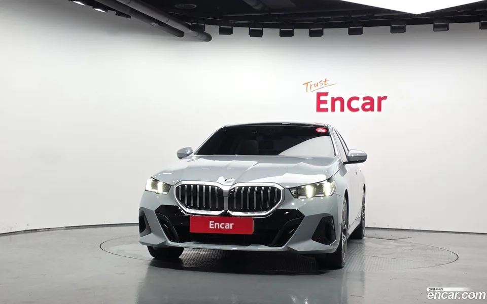 BMW 5 Series 523d M 2025 — thumbnail 3