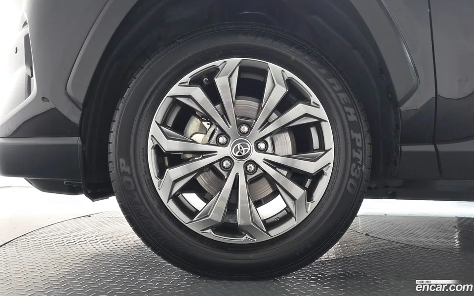 Toyota RAV4 2.5 2WD XLE 2024 — thumbnail 2