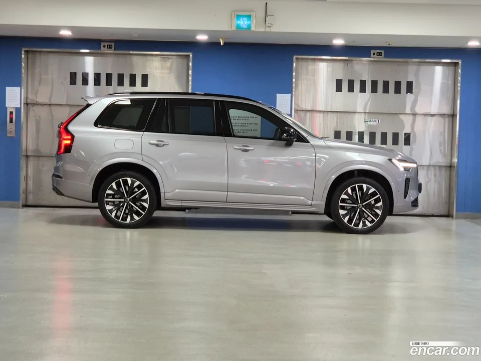Volvo XC90 B6 2025 — thumbnail 4