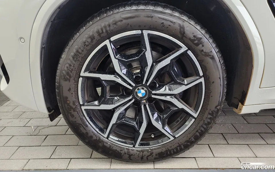 BMW X4 xDrive20i M 2023 — thumbnail 2