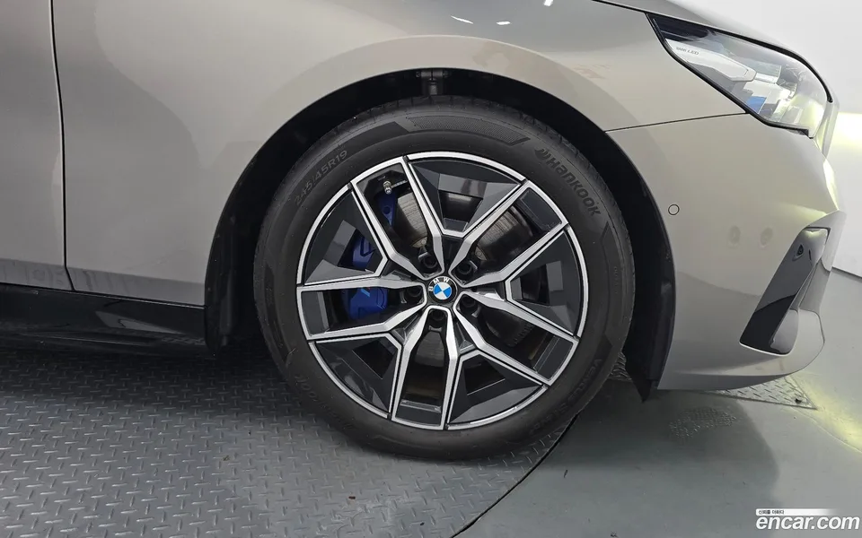 BMW i5 eDrive 40 M 2025 — thumbnail 2