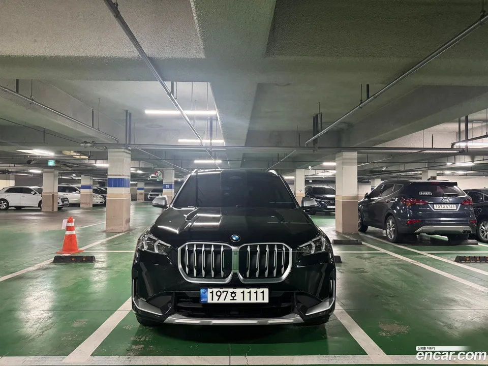 BMW X1 sDrive 20i M 2023 — thumbnail 3