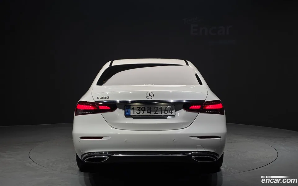 Mercedes-Benz E-Class E250 2022 — thumbnail 4