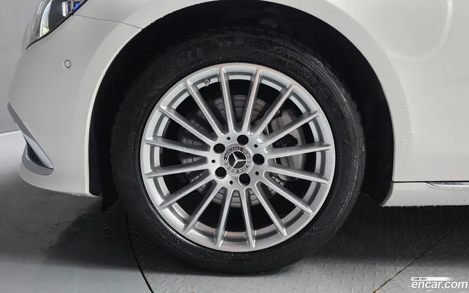 Mercedes-Benz E-Class E250 2022 — thumbnail 5