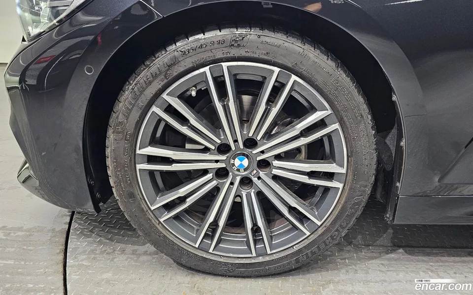 BMW 3 Series 320i M 2022 — thumbnail 2
