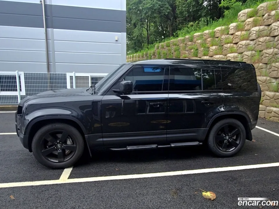 Land Rover Defender 110 D300 HSE 2022 — thumbnail 3