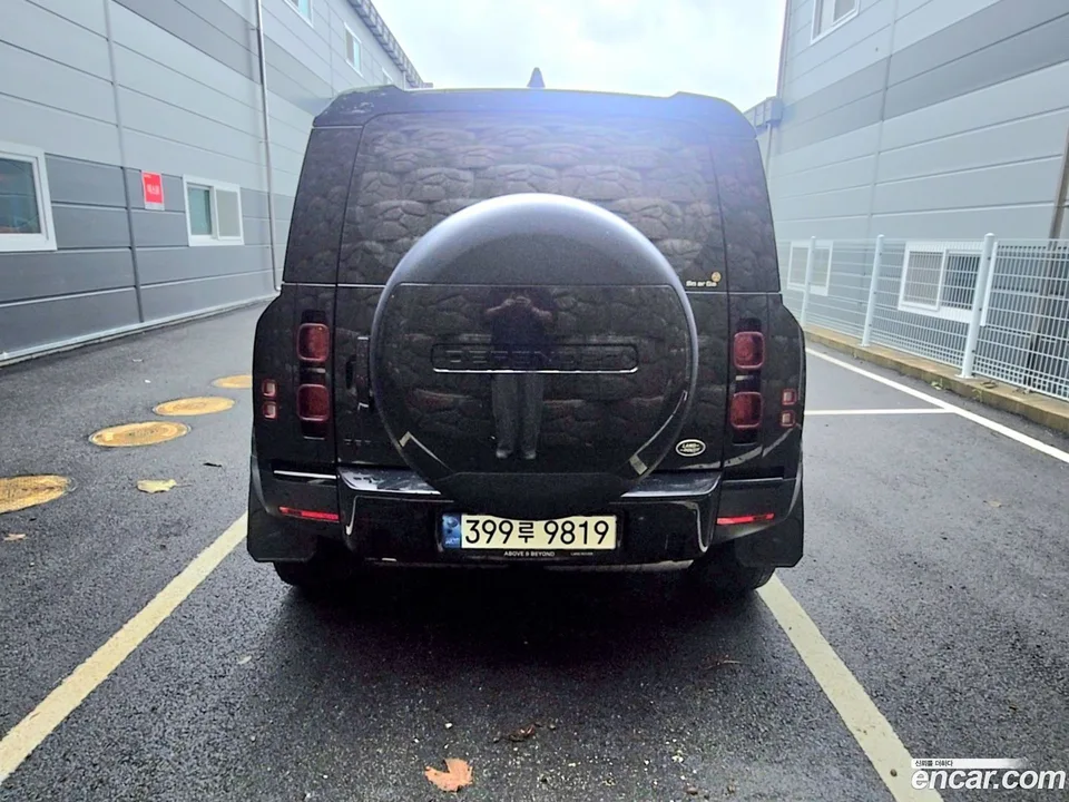 Land Rover Defender 110 D300 HSE 2022 — thumbnail 5