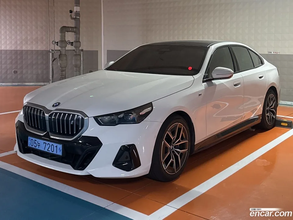BMW i5 eDrive 40 M 2024 — photo 1, buy with delivery to Moscow