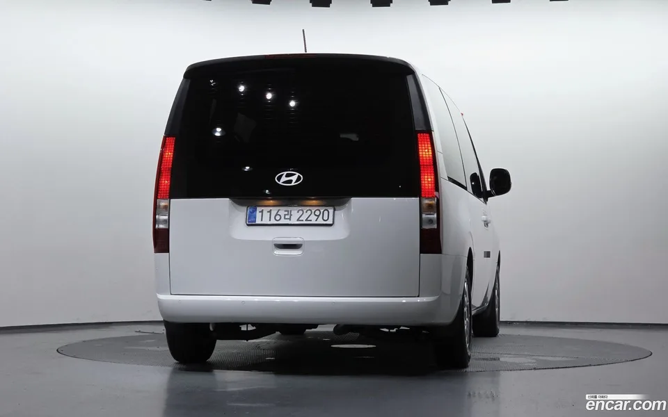 Hyundai Staria 9 2025 — thumbnail 4