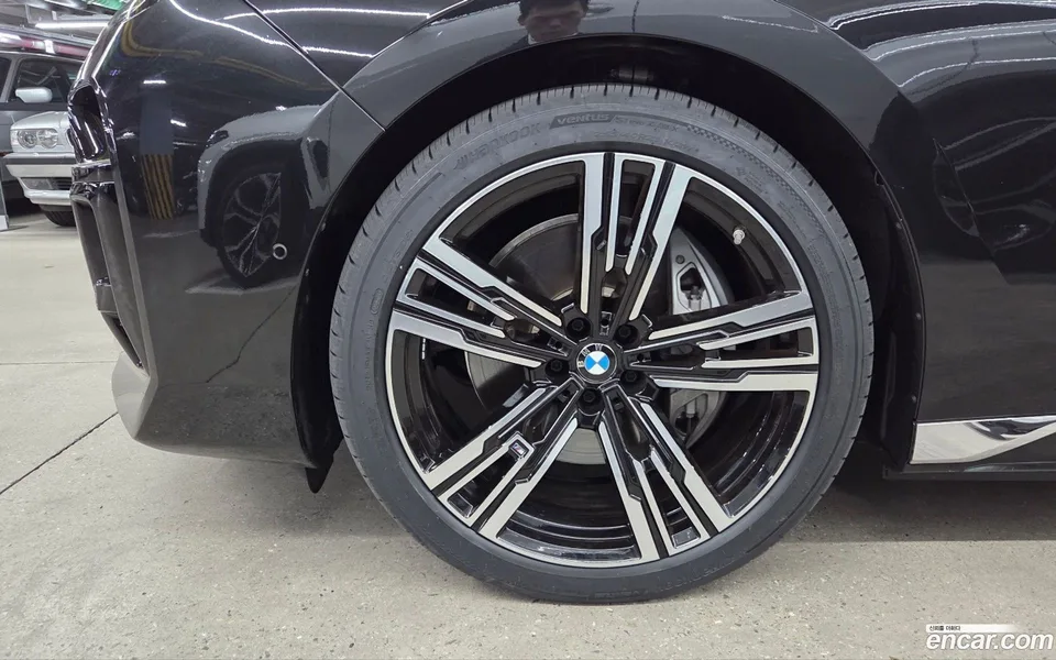 BMW i7 xDrive 60 M 2024 — thumbnail 2