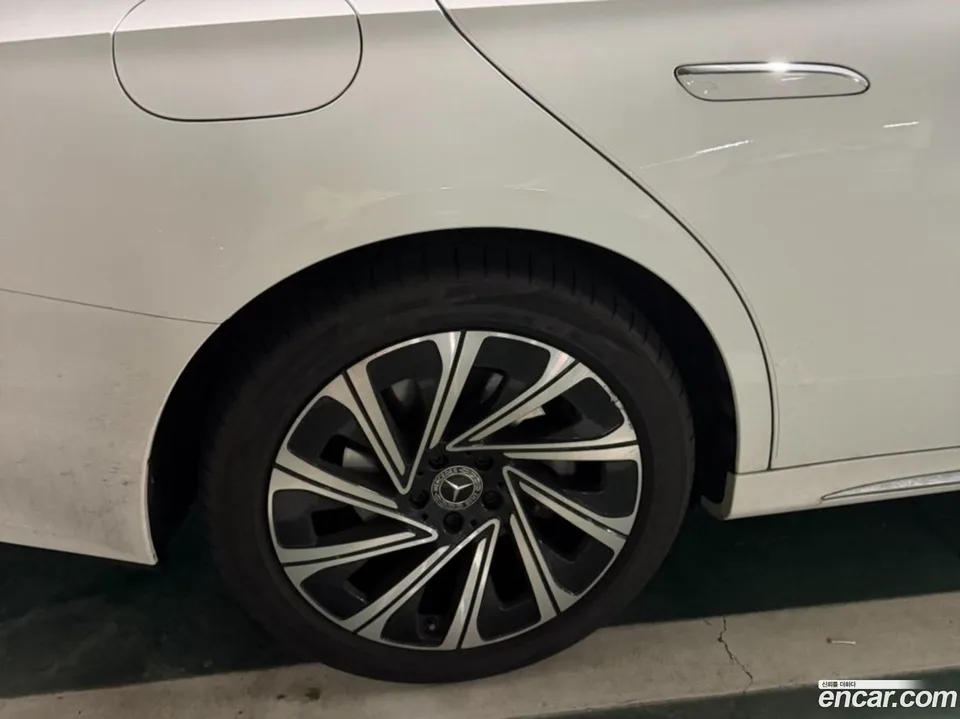 Mercedes-Benz E-Class E300 4MATIC 2026 — thumbnail 5