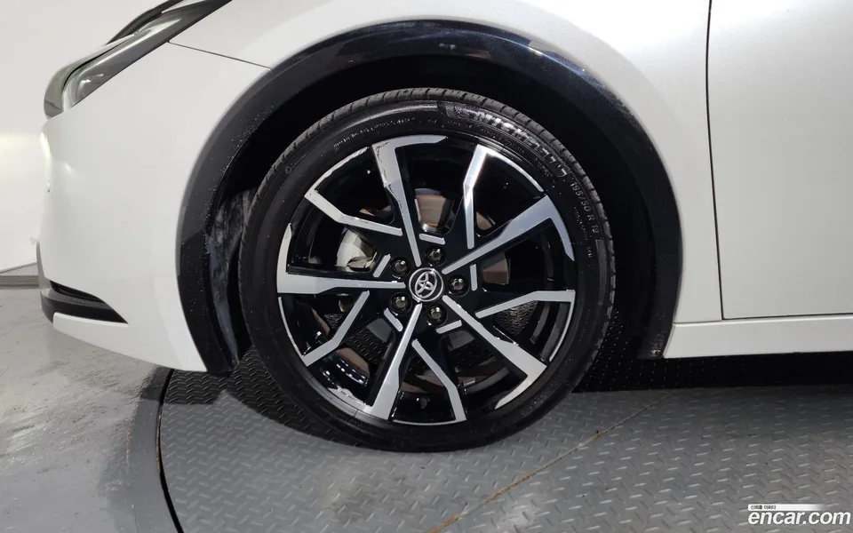 Toyota Prius 2.0 PHEV XSE 2024 — thumbnail 5