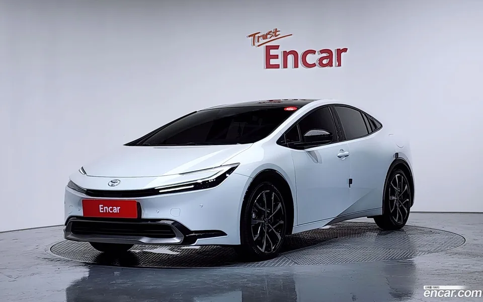 Toyota Prius 2.0 PHEV XSE 2024 — фото 1, купить с доставкой в Москву