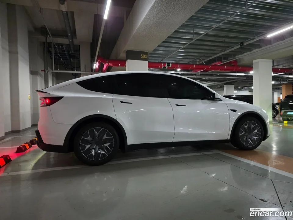 Tesla Model Y L AWD 2026 — thumbnail 3