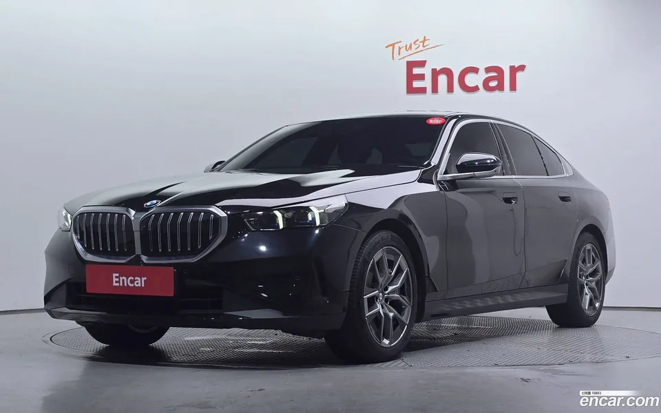 BMW 5 Series 520i 2023 — photo 1, buy with delivery to Moscow