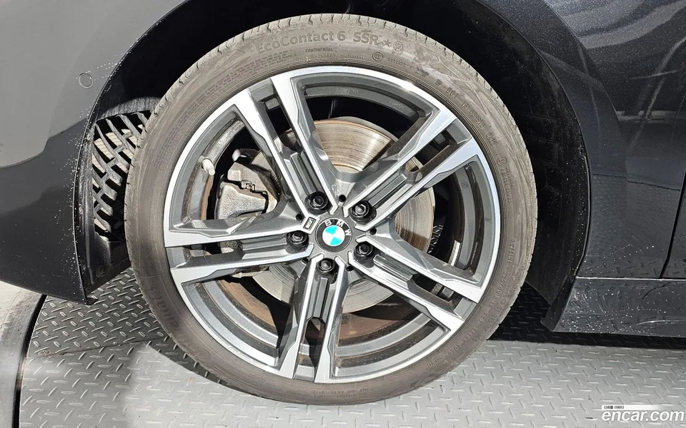 BMW 1 Series 120i M 2023 — thumbnail 2