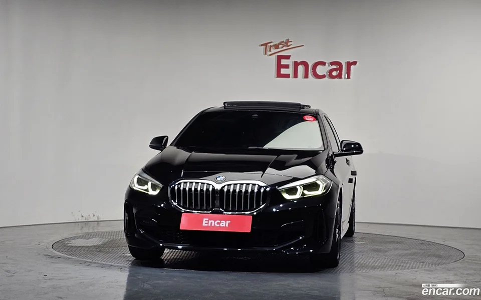 BMW 1 Series 120i M 2023 — thumbnail 3