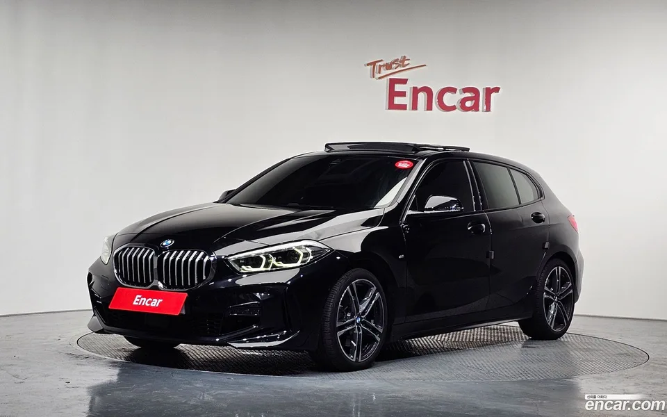 BMW 1 Series 120i M 2023 — photo 1, buy with delivery to Moscow