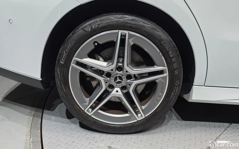 Mercedes-Benz CLA-Class CLA250 4MATIC 2024 — thumbnail 2