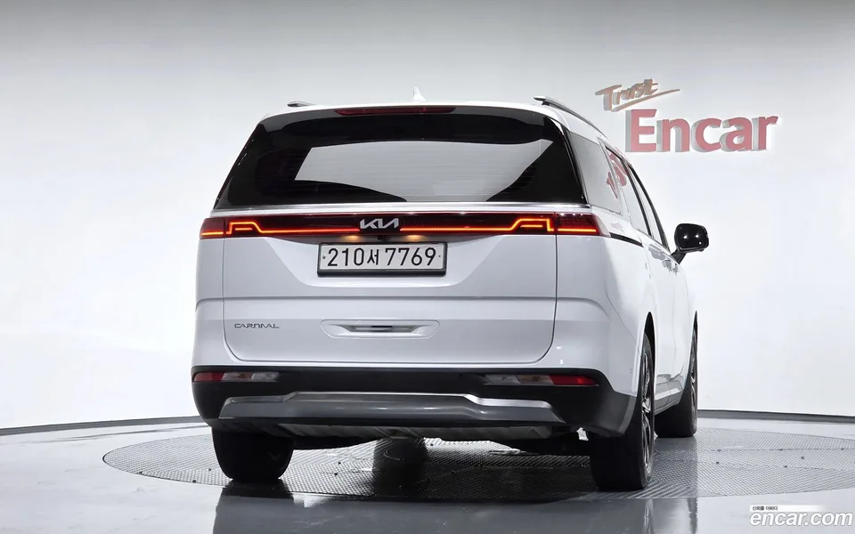 Kia Carnival 9 2023 — thumbnail 4