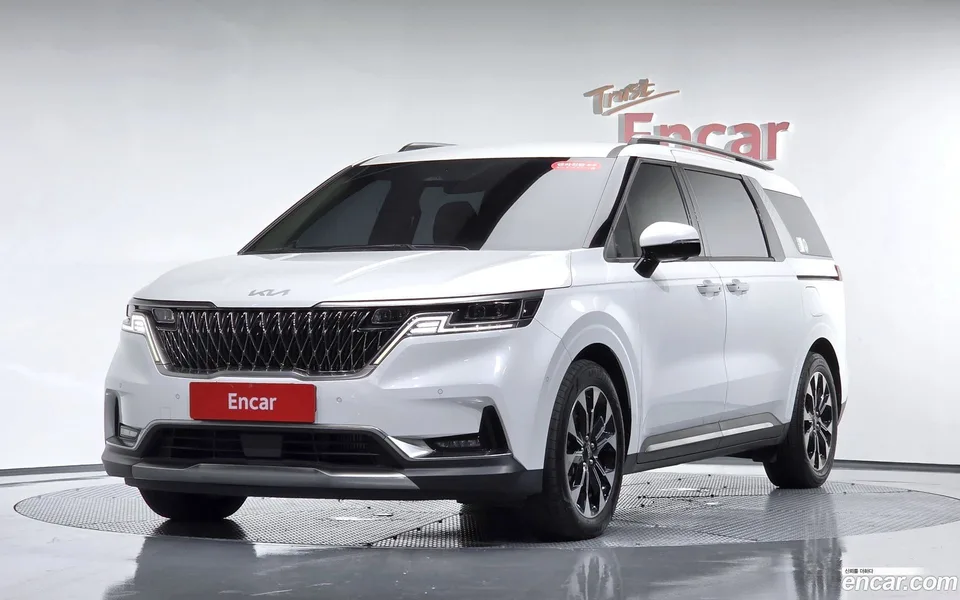 Kia Carnival 9 2023 — photo 1, buy with delivery to Moscow