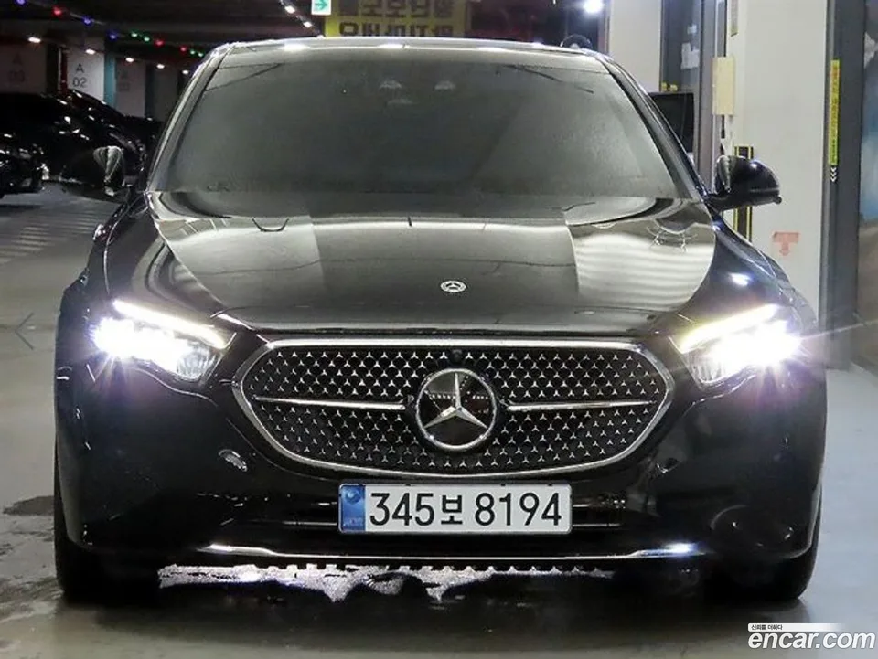 Mercedes-Benz E-Class E200 2024 — thumbnail 2