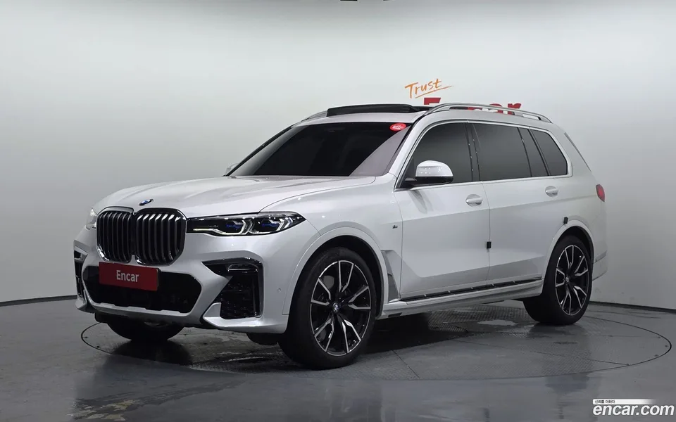 BMW X7 xDrive 40i M 6 2022 — photo 1, buy with delivery to Moscow