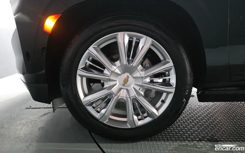 Chevrolet Tahoe 6.2 4WD 2023 — thumbnail 5
