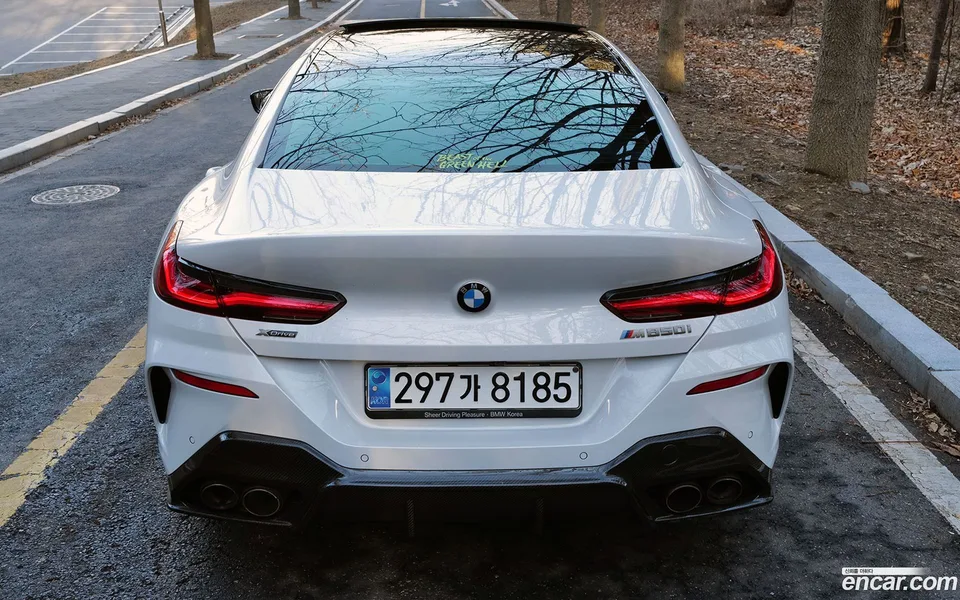 BMW 8 Series M850i xDrive 2023 — thumbnail 4