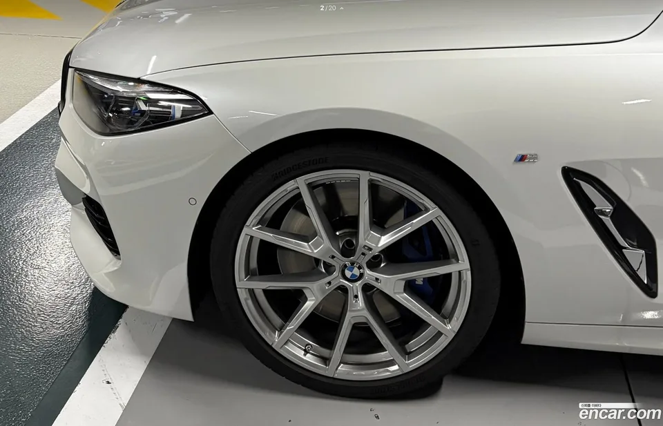 BMW 8 Series M850i xDrive 2023 — thumbnail 5
