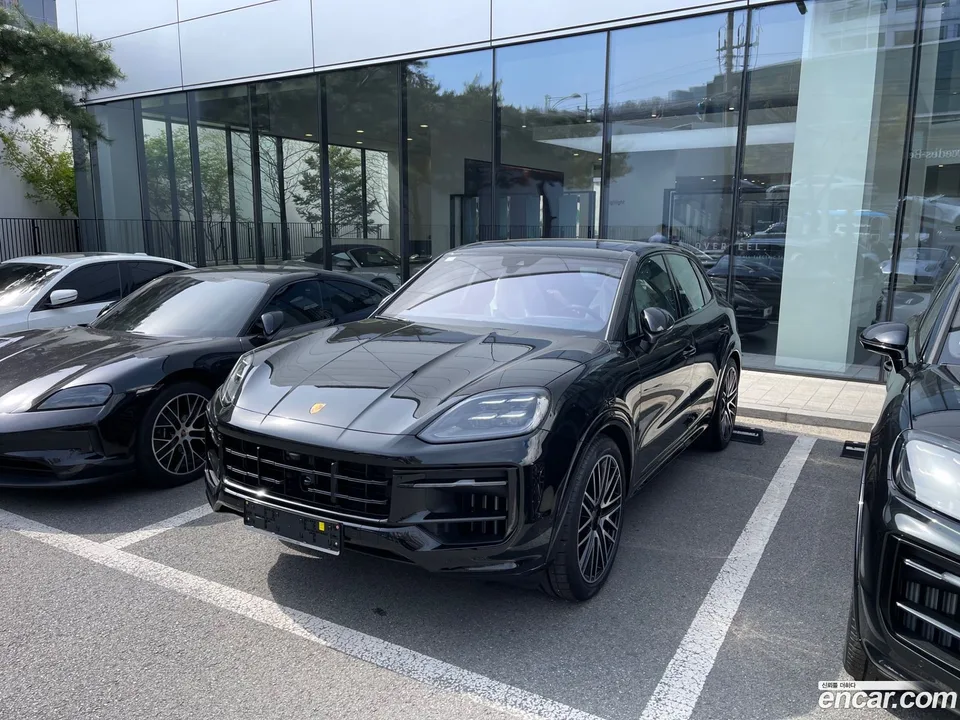 Porsche Cayenne 3.0 2025 — photo 1, buy with delivery to Moscow