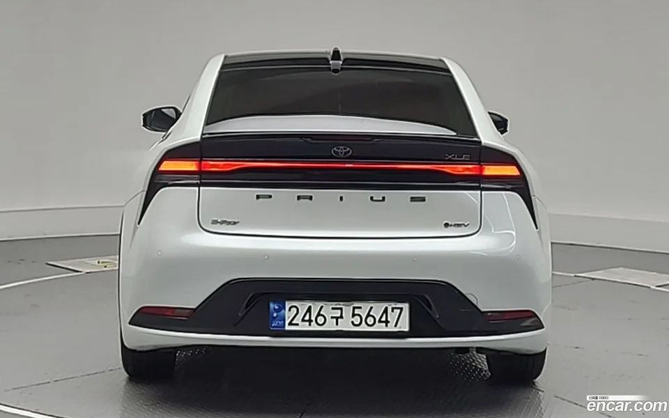 Toyota Prius 2.0 XLE AWD 2023 — thumbnail 4