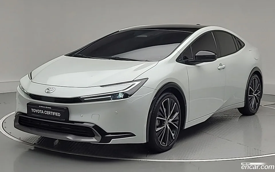 Toyota Prius 2.0 XLE AWD 2023 — photo 1, buy with delivery to Moscow