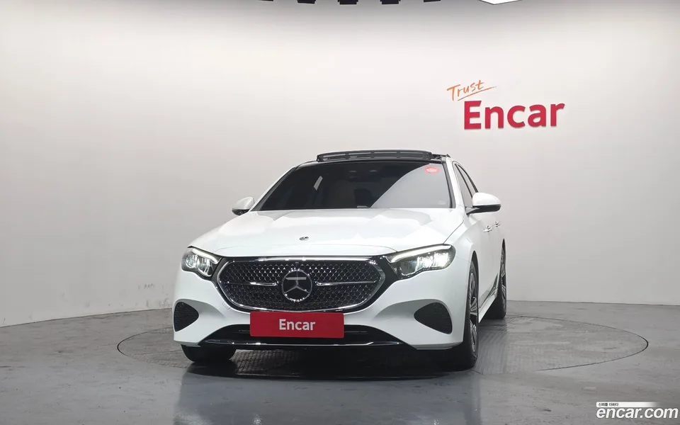 Mercedes-Benz E-Class E200 2025 — thumbnail 3