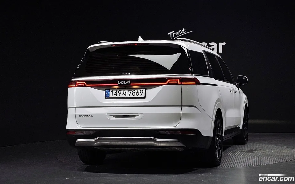 Kia Carnival 9 2023 — thumbnail 4