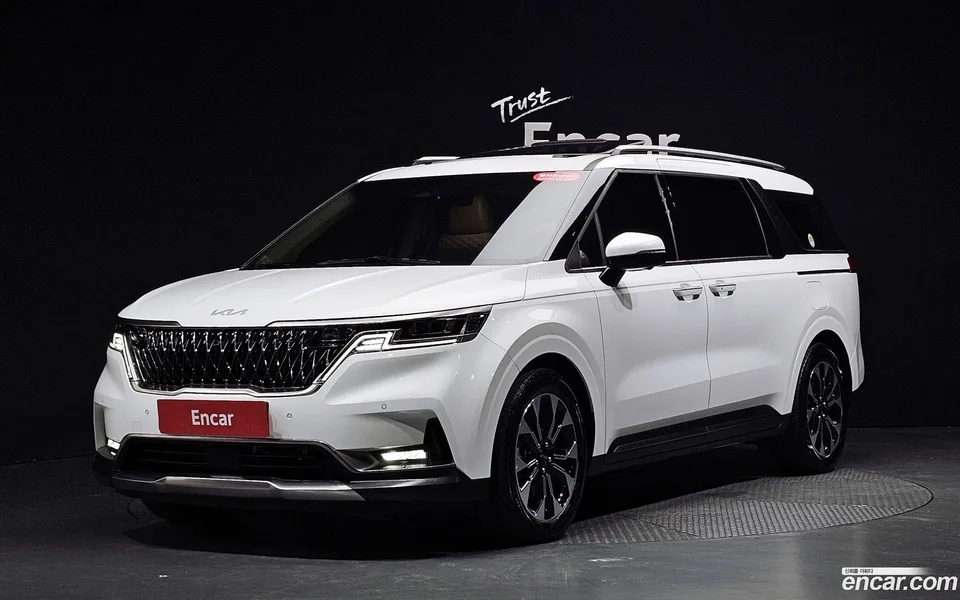 Kia Carnival 9 2023 — photo 1, buy with delivery to Moscow