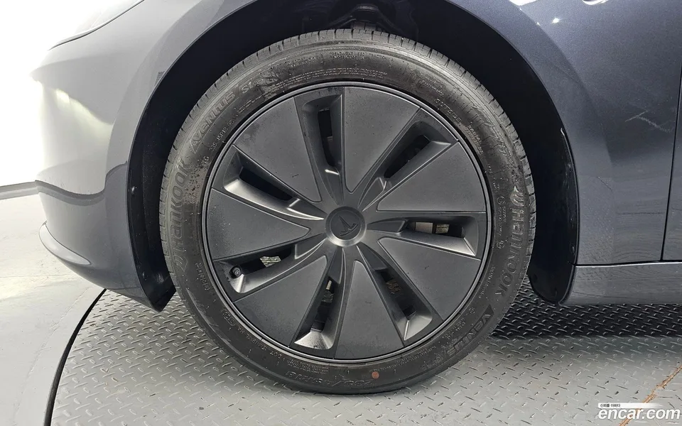 Tesla Model 3 RWD 2025 — thumbnail 2
