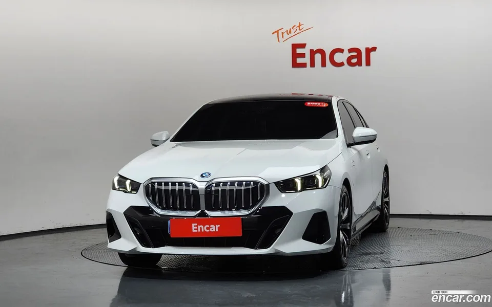 BMW 5 Series 530e M 2025 — thumbnail 3