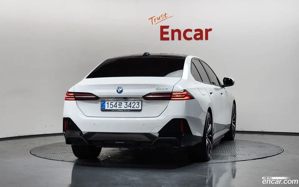 BMW 5 Series 530e M 2025 — thumbnail 4