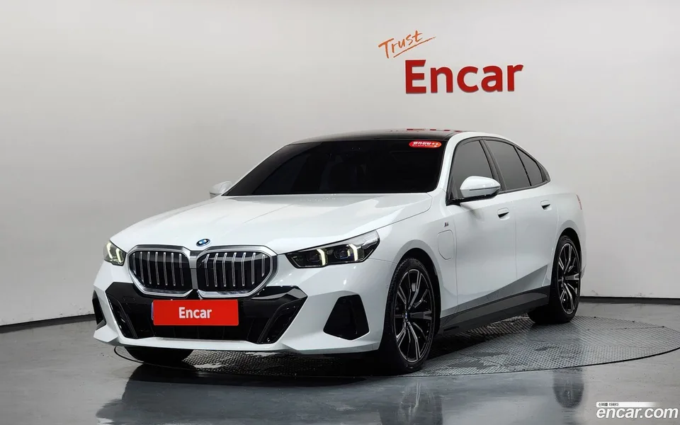 BMW 5 Series 530e M 2025 — photo 1, buy with delivery to Moscow