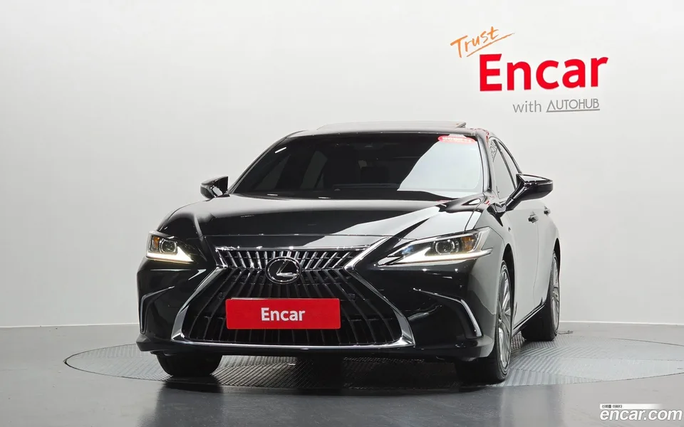 Lexus ES 300h 2023 — thumbnail 3