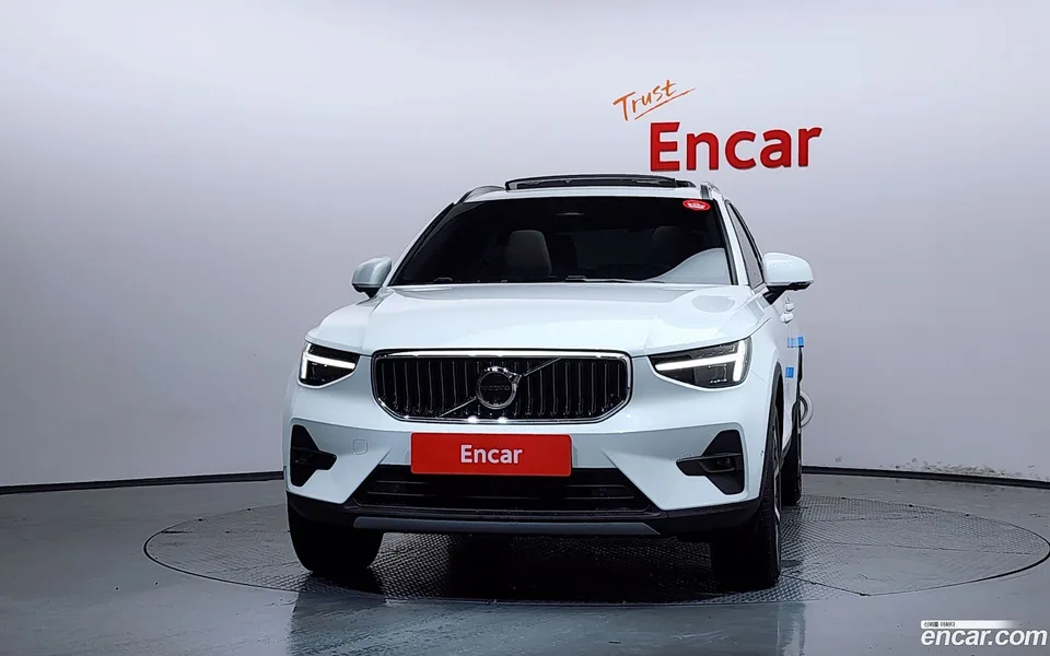 Volvo XC40 B4 2025 — thumbnail 3