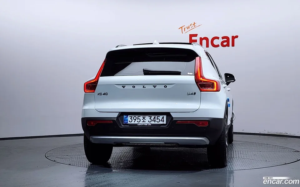 Volvo XC40 B4 2025 — thumbnail 4