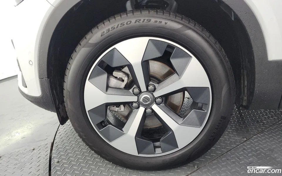 Volvo XC40 B4 2025 — thumbnail 5