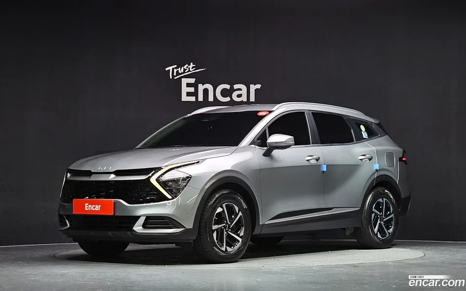 Kia Sportage Hybrid 2WD 2022 — photo 1, buy with delivery to Moscow