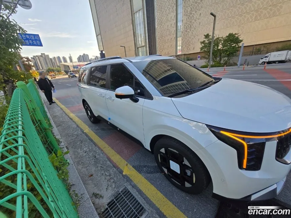 Kia Carnival HEV 9 2025 — thumbnail 4