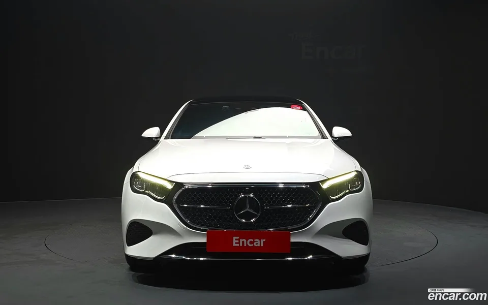Mercedes-Benz E-Class E200 2024 — thumbnail 3