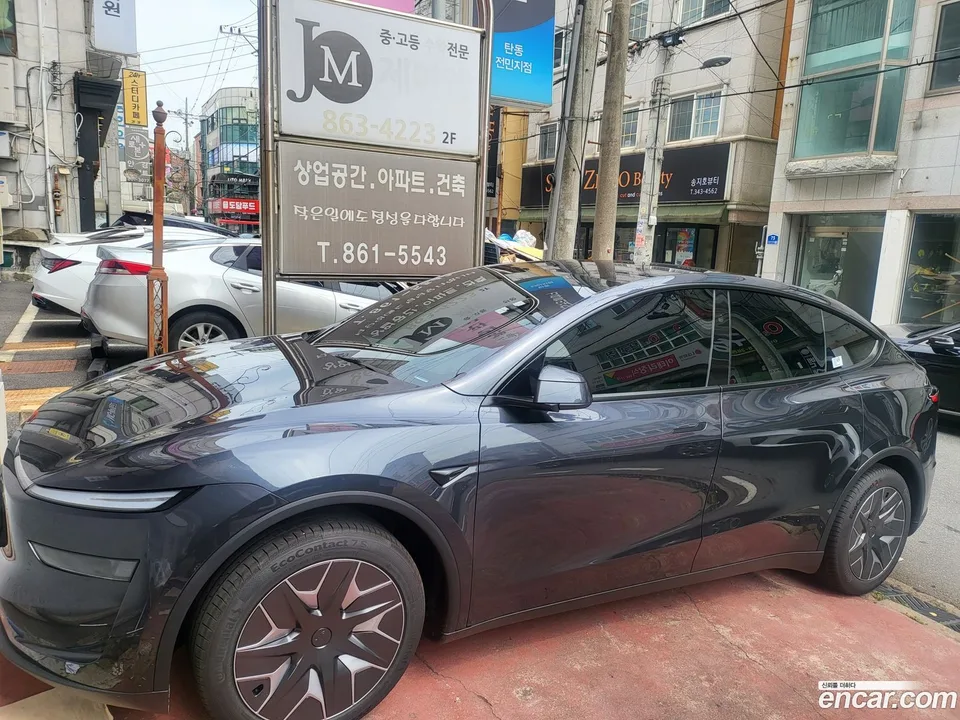 Tesla Model Y L AWD 2026 — photo 1, buy with delivery to Moscow